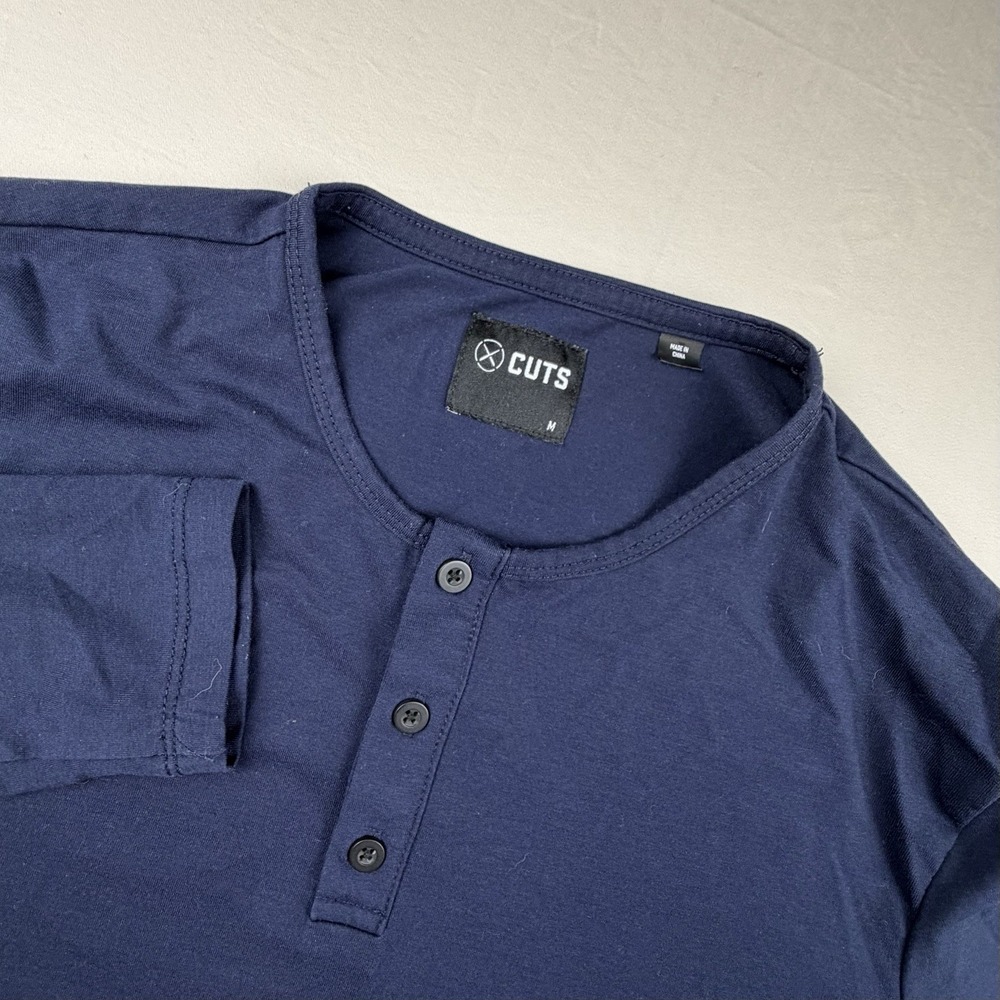 CUTS Clothing Men's Medium‎ Blue Long Sleeve Henley PYCA Pro Split Hem Shirt